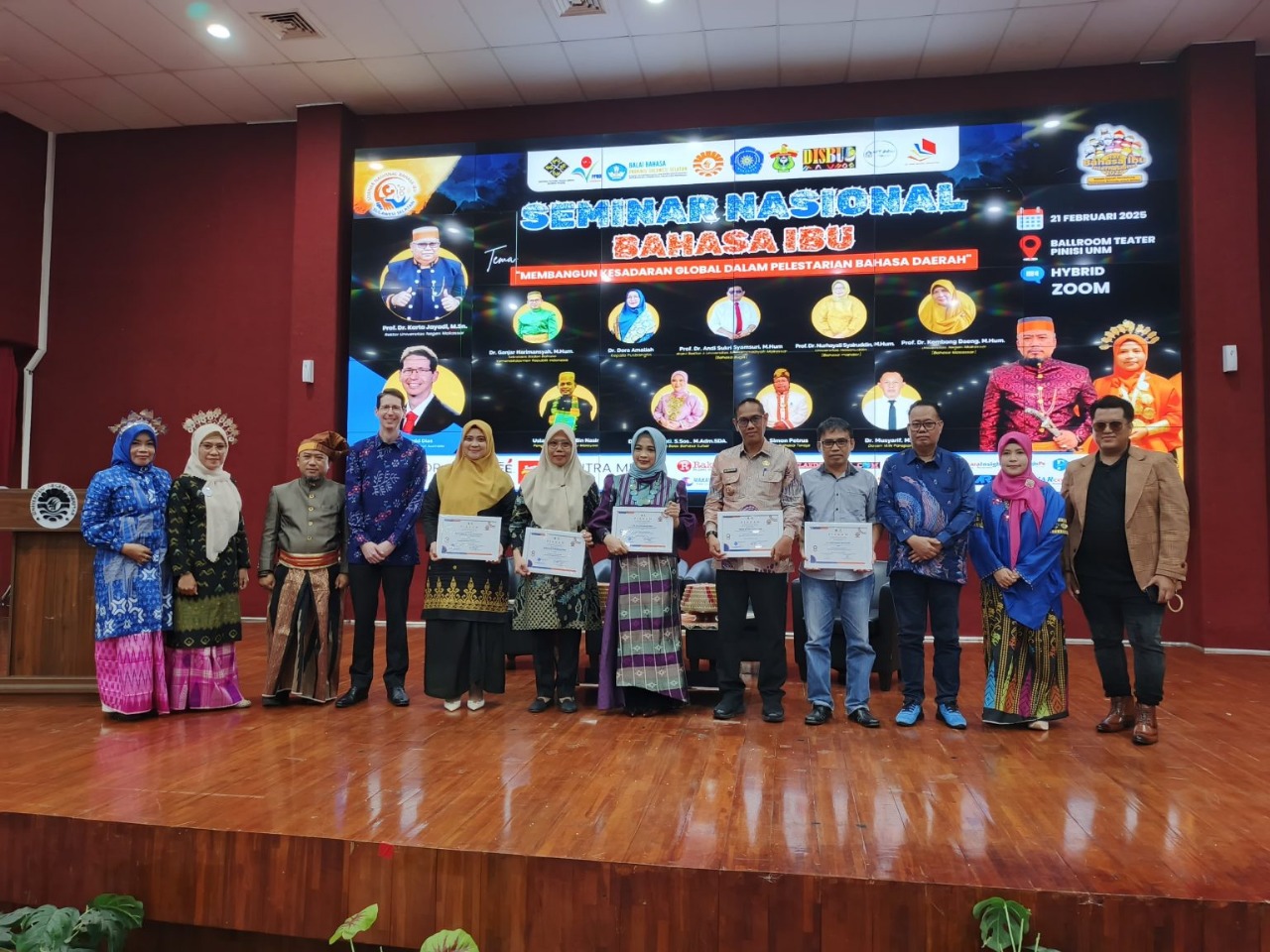 Pemkot Makassar Terima Penghargaan Perlestasian dan Perlindungan Bahasa Daerah