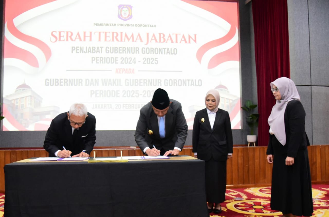 Rudy Salahuddin Serahkan Jabatan Gubernur Gorontalo ke Gusnar Ismail