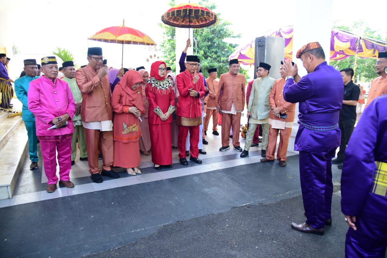 Tugas Sebagai Pj Gubernur Gorontalo Berakhir, Rudy Salahuddin Jalani Prosesi Adat Modepito