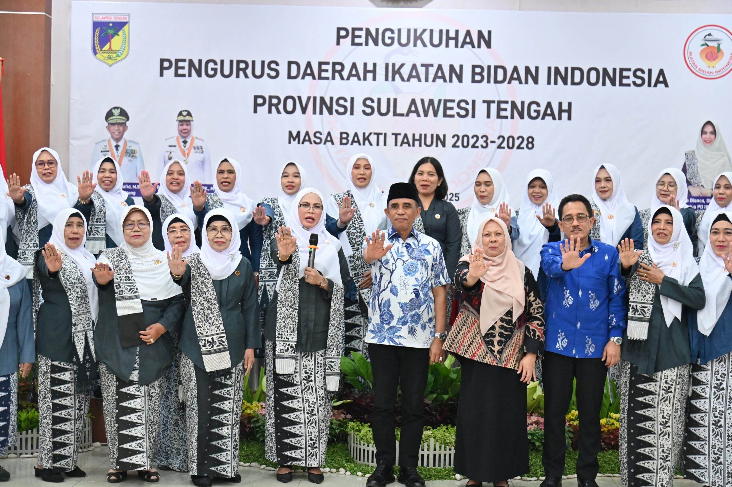Gubernur Sulteng: Peran Bidan Sangat Besar Hentikan Kematian Ibu Melahirkan