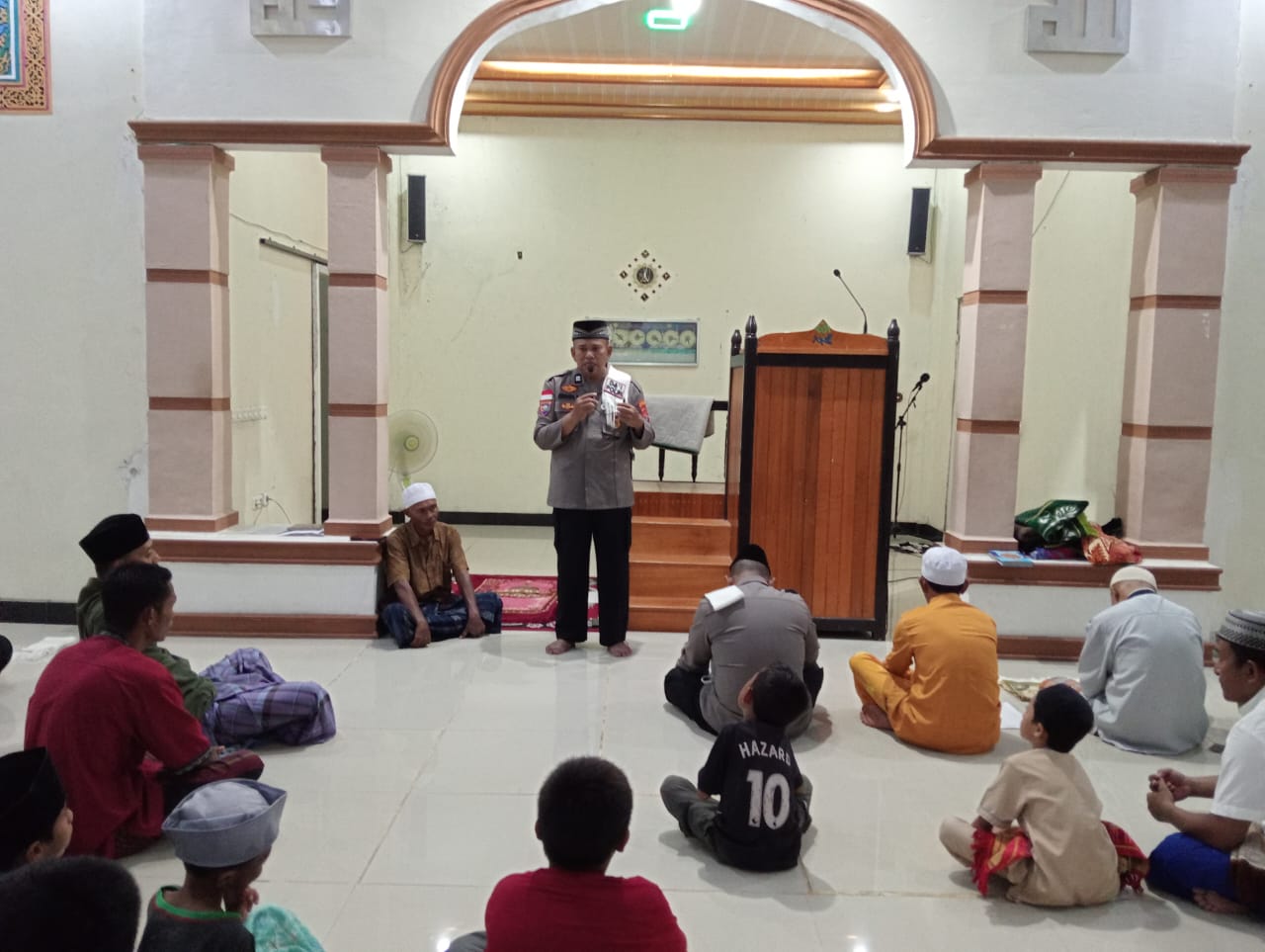 Safari Ramadan, Da’i Polri Ingatkan Bahaya Radikalisme ke Warga Mertasari Parimo