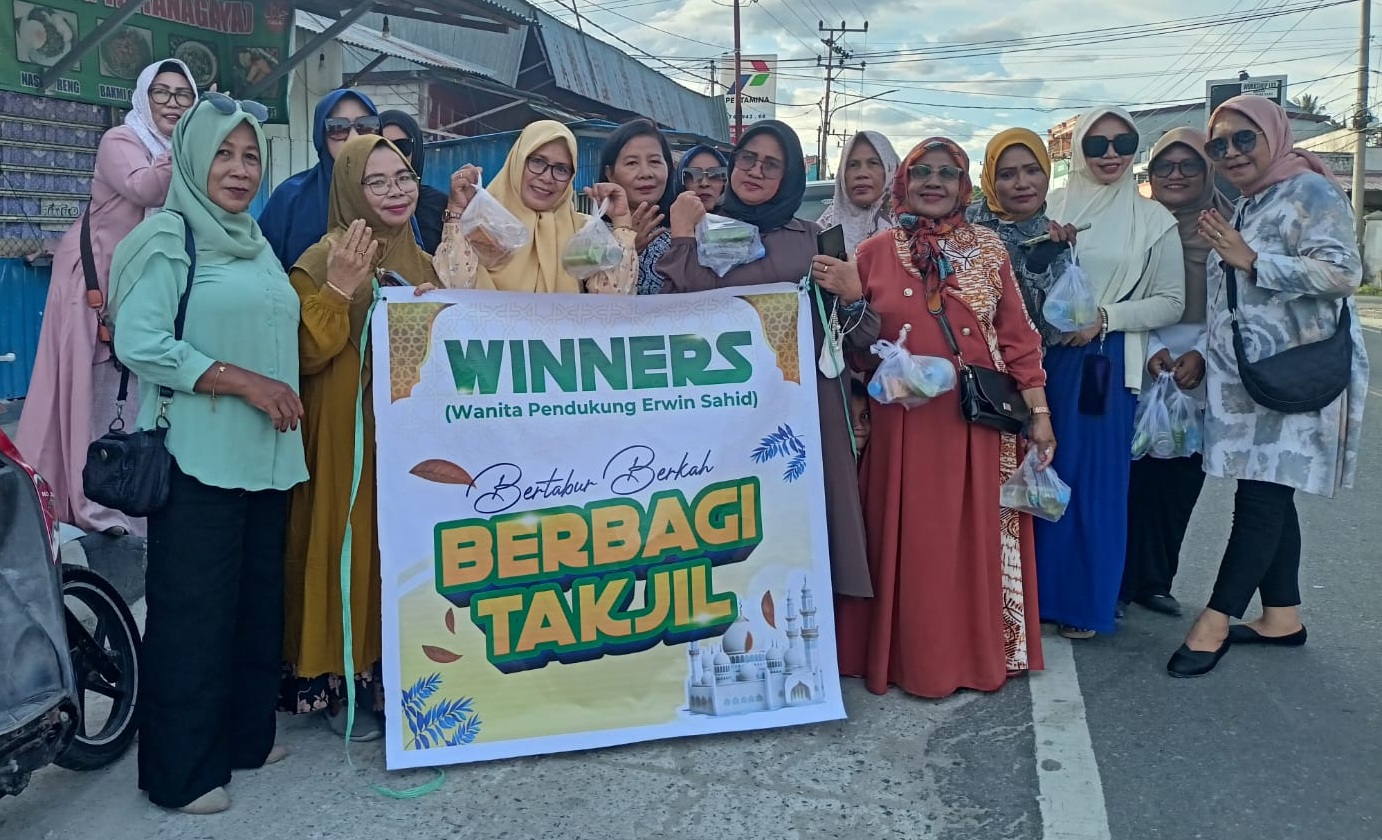 Berkah Ramadan, Winners Bagikan Takjil untuk Warga Parigi