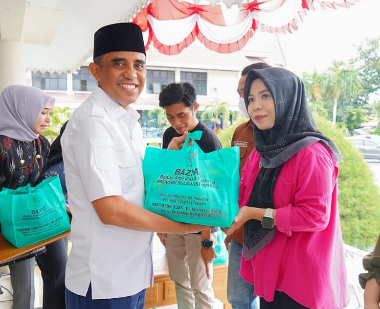 Gubernur Sulteng Tinjau Pemeriksaan Kesehatan Gratis dan Serahkan Paket Ramadan
