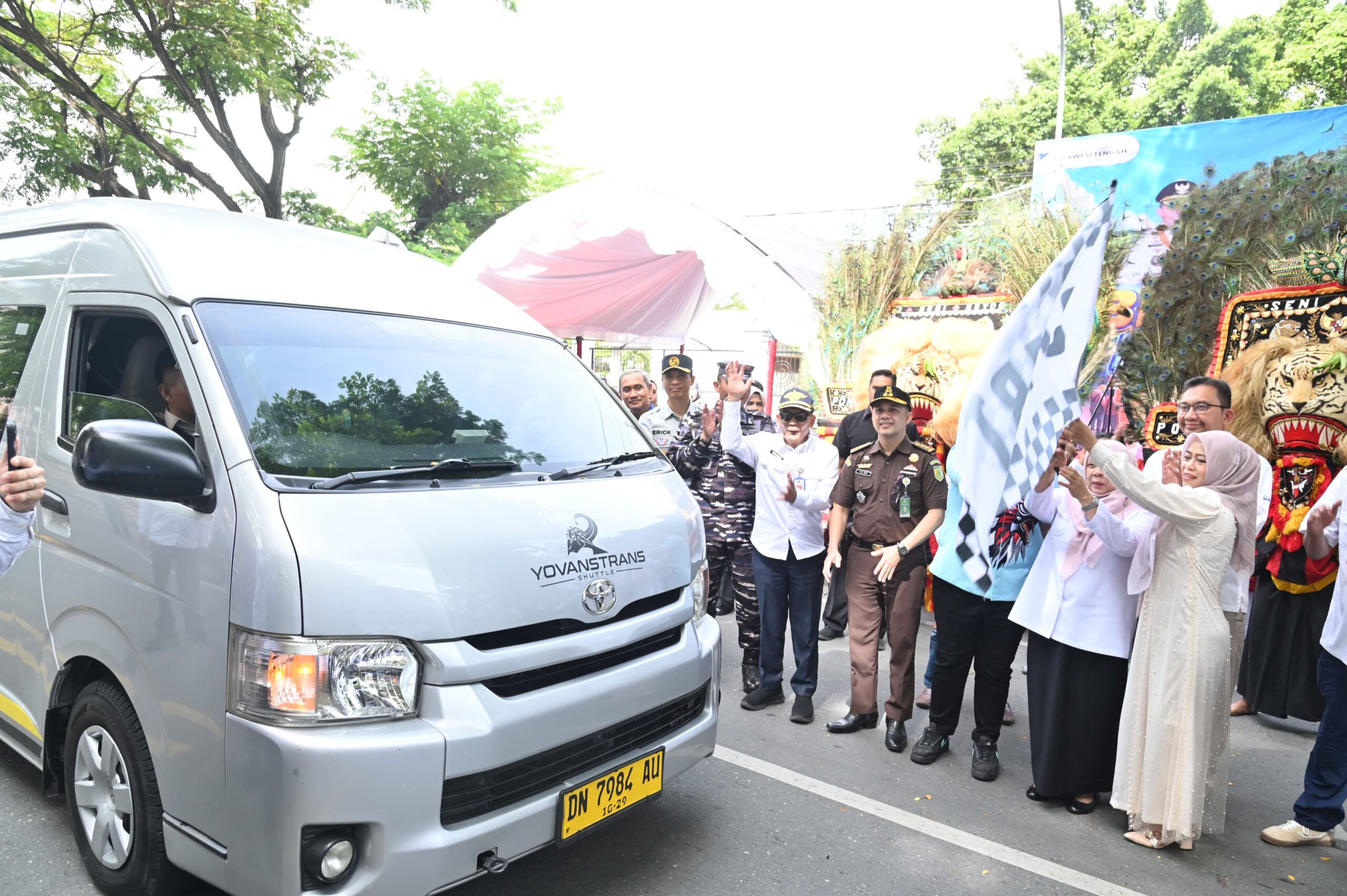 Wagub Sulteng Lepas Keberangkatan 1.074 Pemudik yang Diangkut 66 Armada