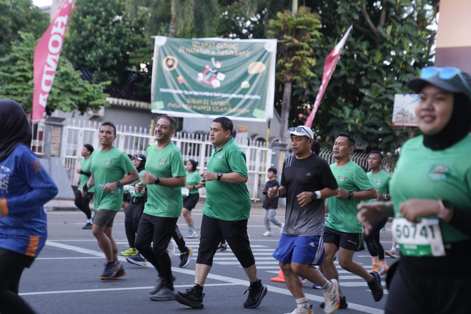 Wali Kota Munafri Ikut Berpartisipasi dalam Fun Run MAIR 2025 di Kota Makassar