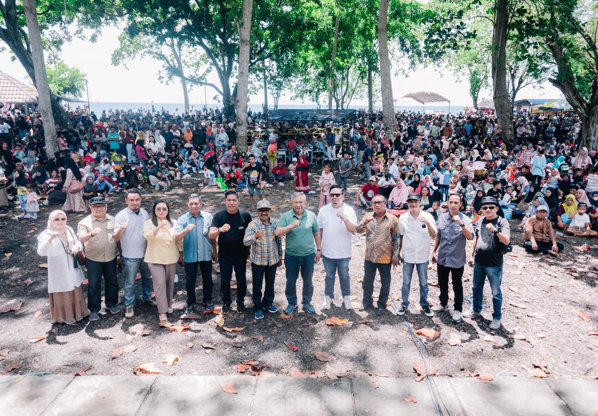 Lebaran Ketupat di Pantai Hek Permai Dihadiri Wabup Furqanuddin