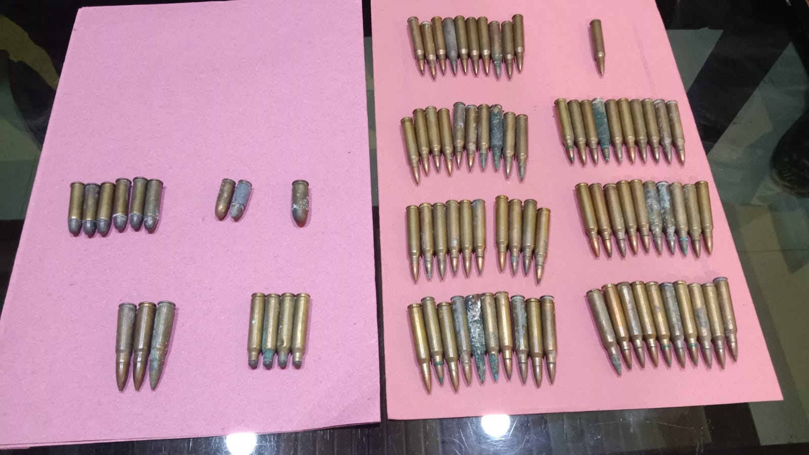 Warga Parimo Serahkan 87 Butir Amunisi ke Satgas Madago Raya