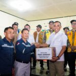 Kunker ke Morut, Gubernur Sulteng Serahkan Bantuan ke Penyintas Banjir