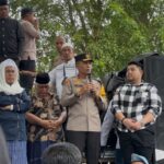 Temui Massa Aksi Bela Guru Tua, Wakapolda Sulteng: Serahkan Sepenuhnya ke Kepolisian