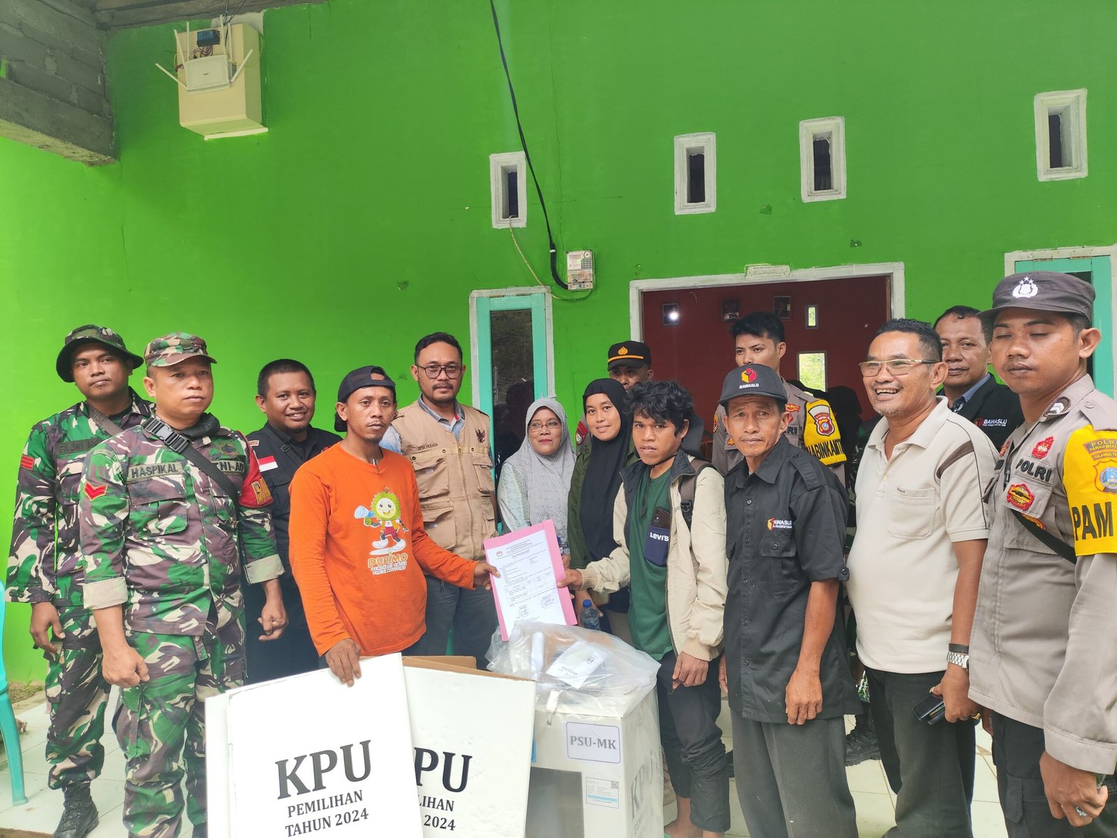 Sekda Parimo Lepas Distribusi Logistik PSU Pilkada ke TPS Terpencil Ansibong