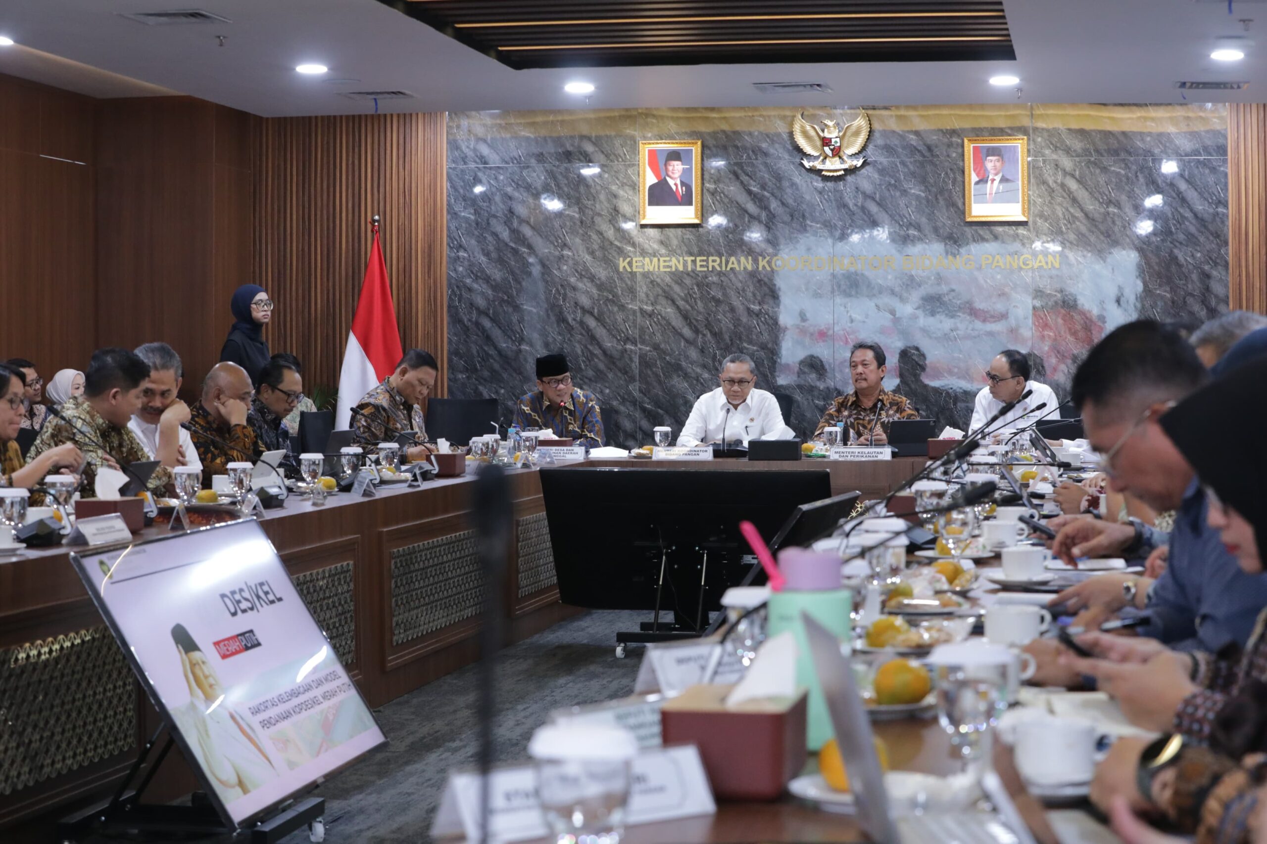 Mendes Yandri Usul Hasil Kopdes untuk Beasiswa Pendidikan dan Perbaikan Jalan Desa