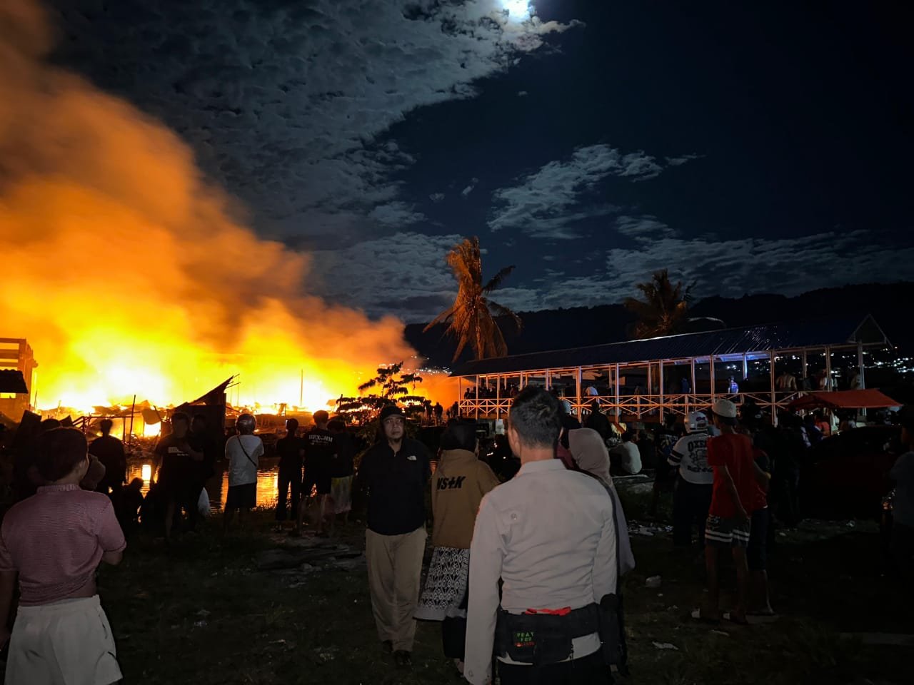 Pasar Simpong Luwuk Terbakar, Polres Banggai Amankan TKP