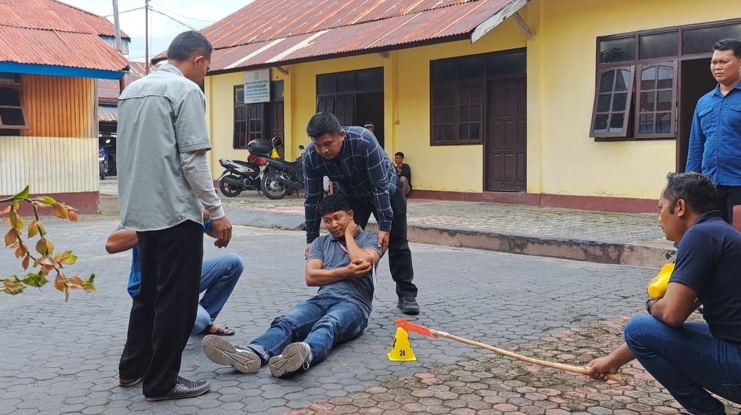 PARIMO, theopini.id – Polsek Parigi menggelar rekonstruksi kasus pembunuhan yang terjadi di Desa Parigimpu’u, Kecamatan Parigi Barat, Kabupaten Parigi Moutong, Sulawesi Tengah pada Minggu malam, 27 April 2025.