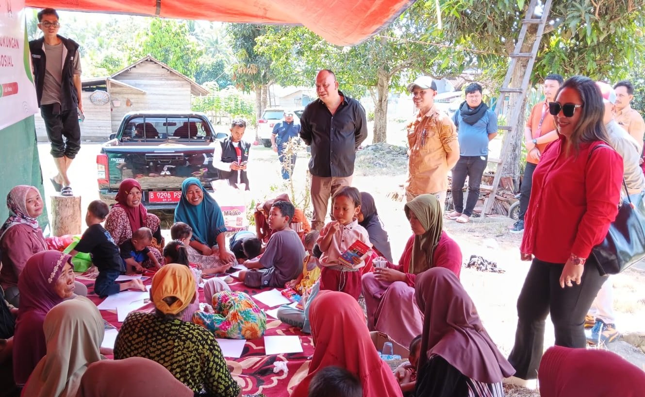 Matindas Soroti Ketiadaan Dinkes Saat Kunjungi Korban Banjir di Parimo