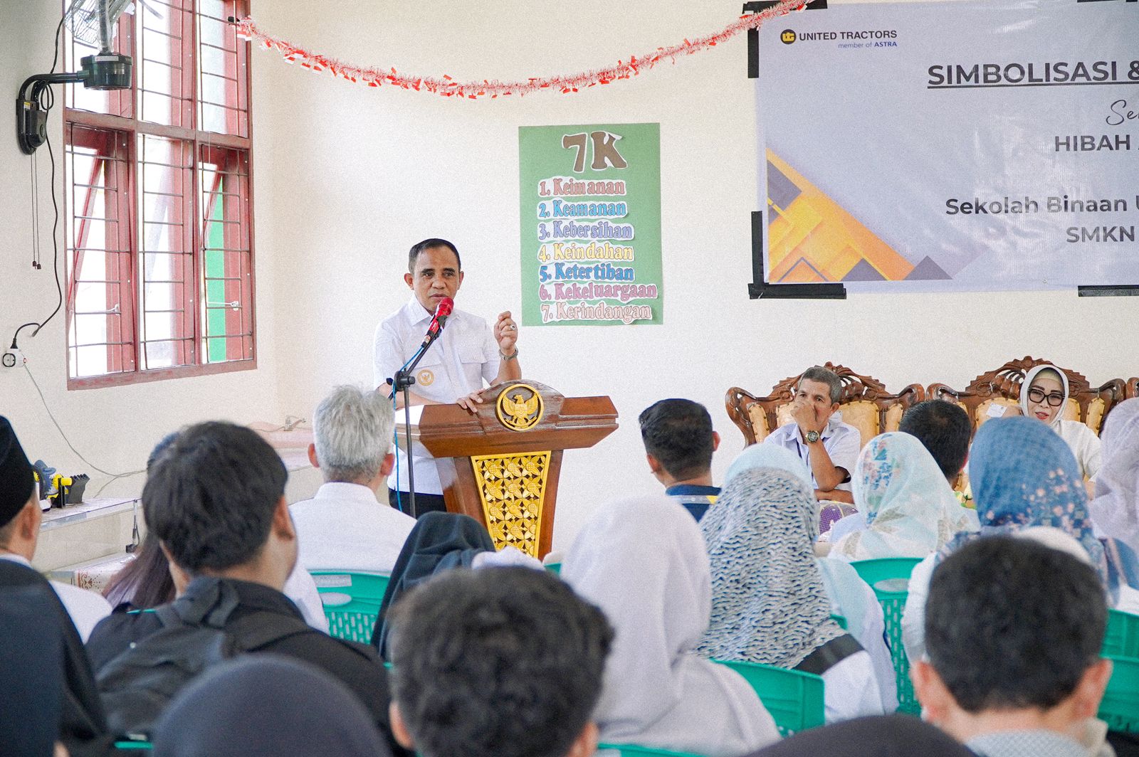 Akses Jalan Rusak, Gubernur Sulteng Janji Aspal Jalan Masuk SMKN 8 Palu Tahun Ini