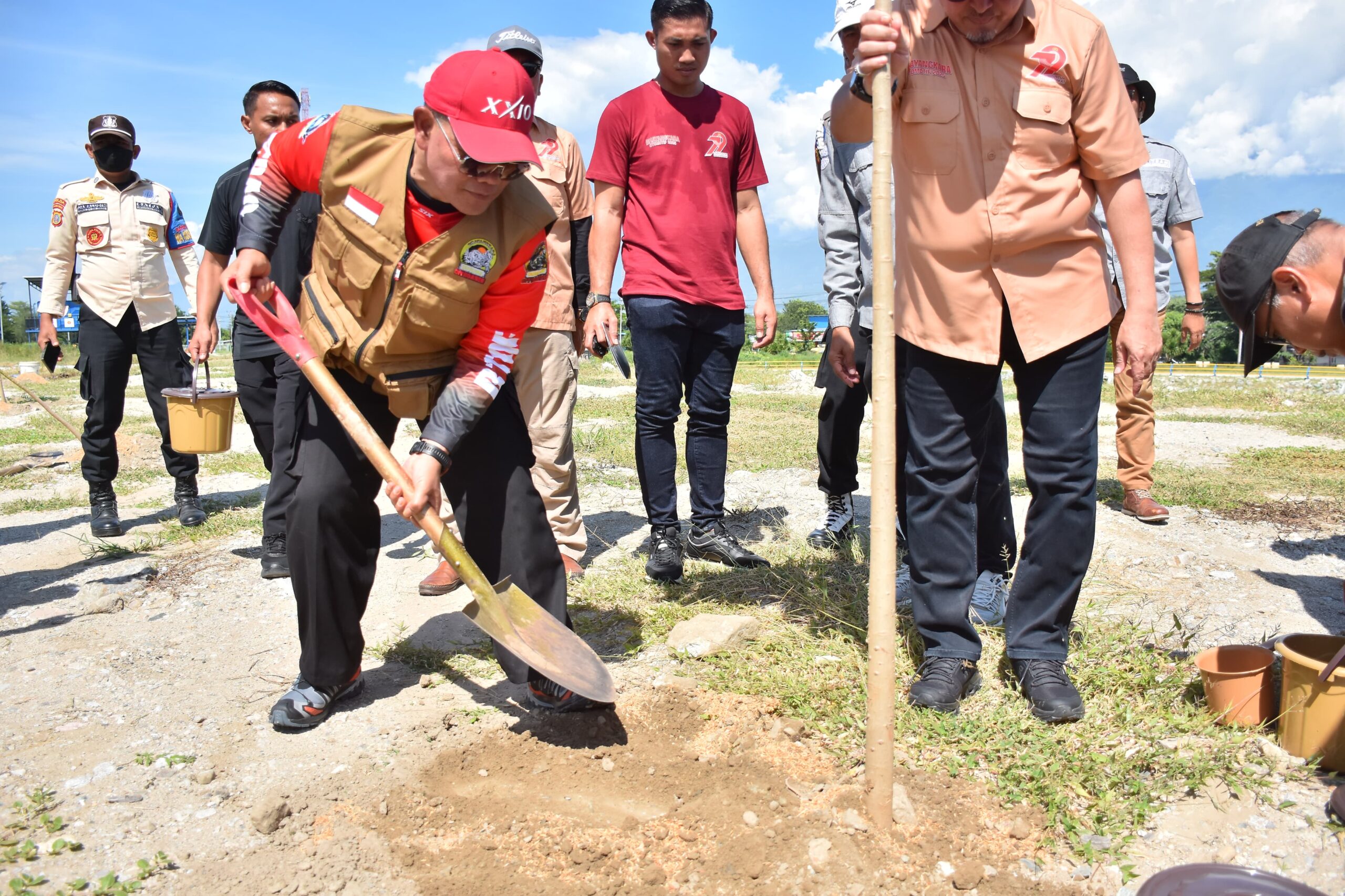 Komitmen Jaga Alam, Kapolda Sulteng Tanam 1.000 Pohon dan Tebar 15.000 Ikan