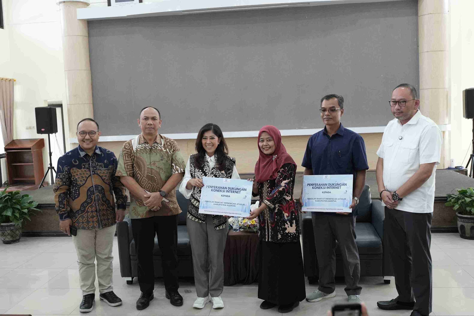Komitmen Wujudkan Smart School, Komdigi Dukung Internet Cepat di Sekolah Rakyat
