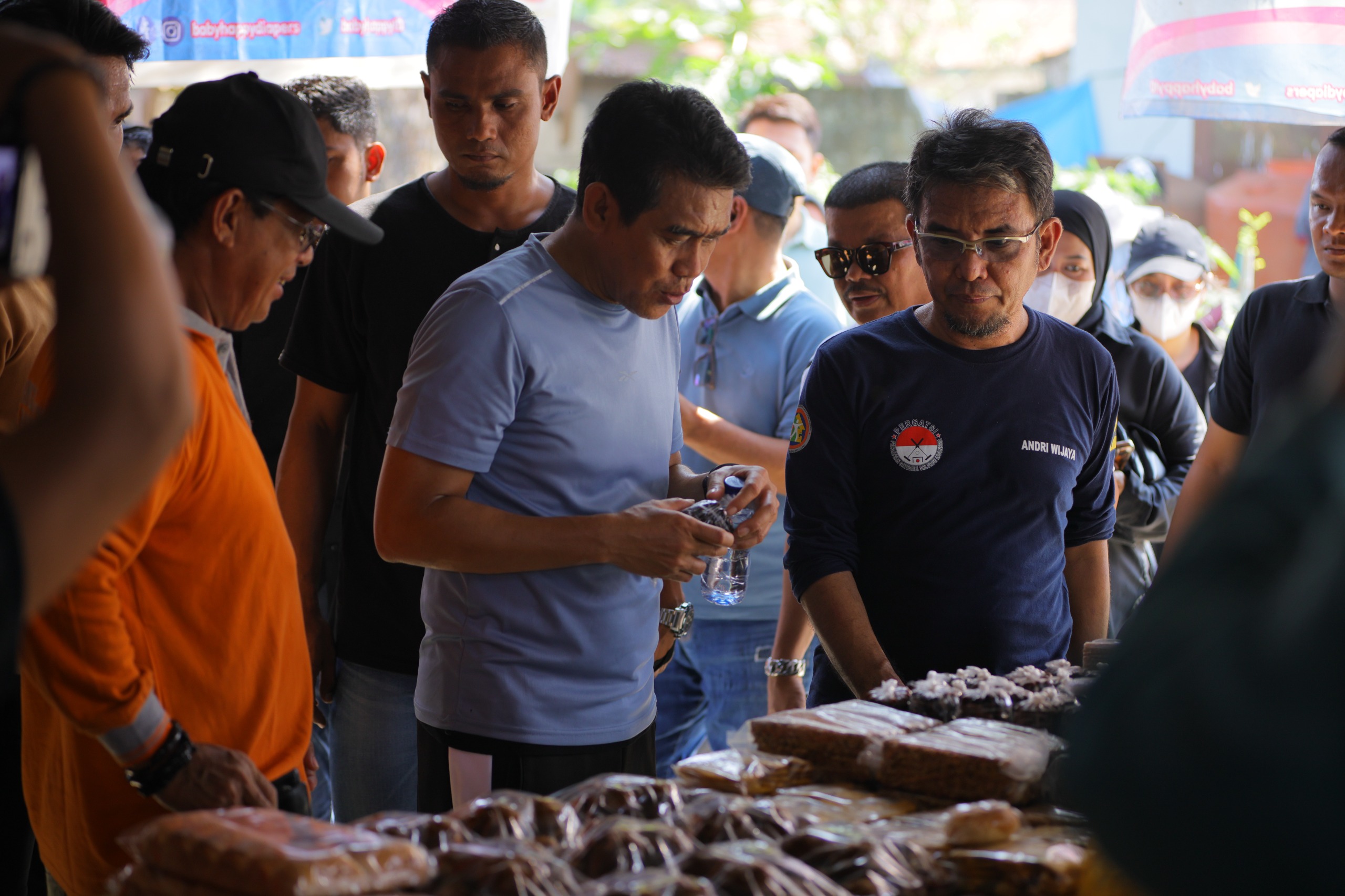 Tinjau Pasar Sentral, Bupati Parimo Instruksikan ASN Belanja di Program Jumat Berkah