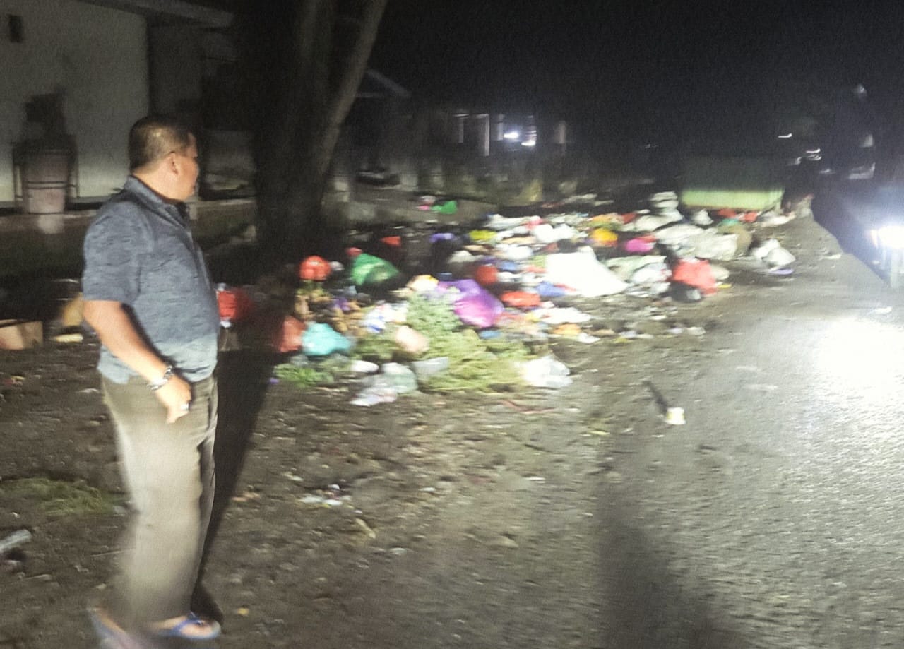 Tumpukan Sampah Penuhi Jalan PSP, Wabup Parimo Desak Tindakan Cepat