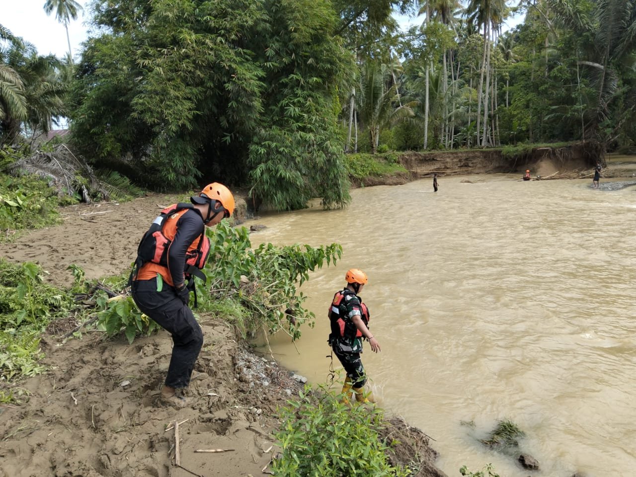 Warga Diduga Terseret Arus Sungai Mamara, Tim SAR Lakukan Pencarian