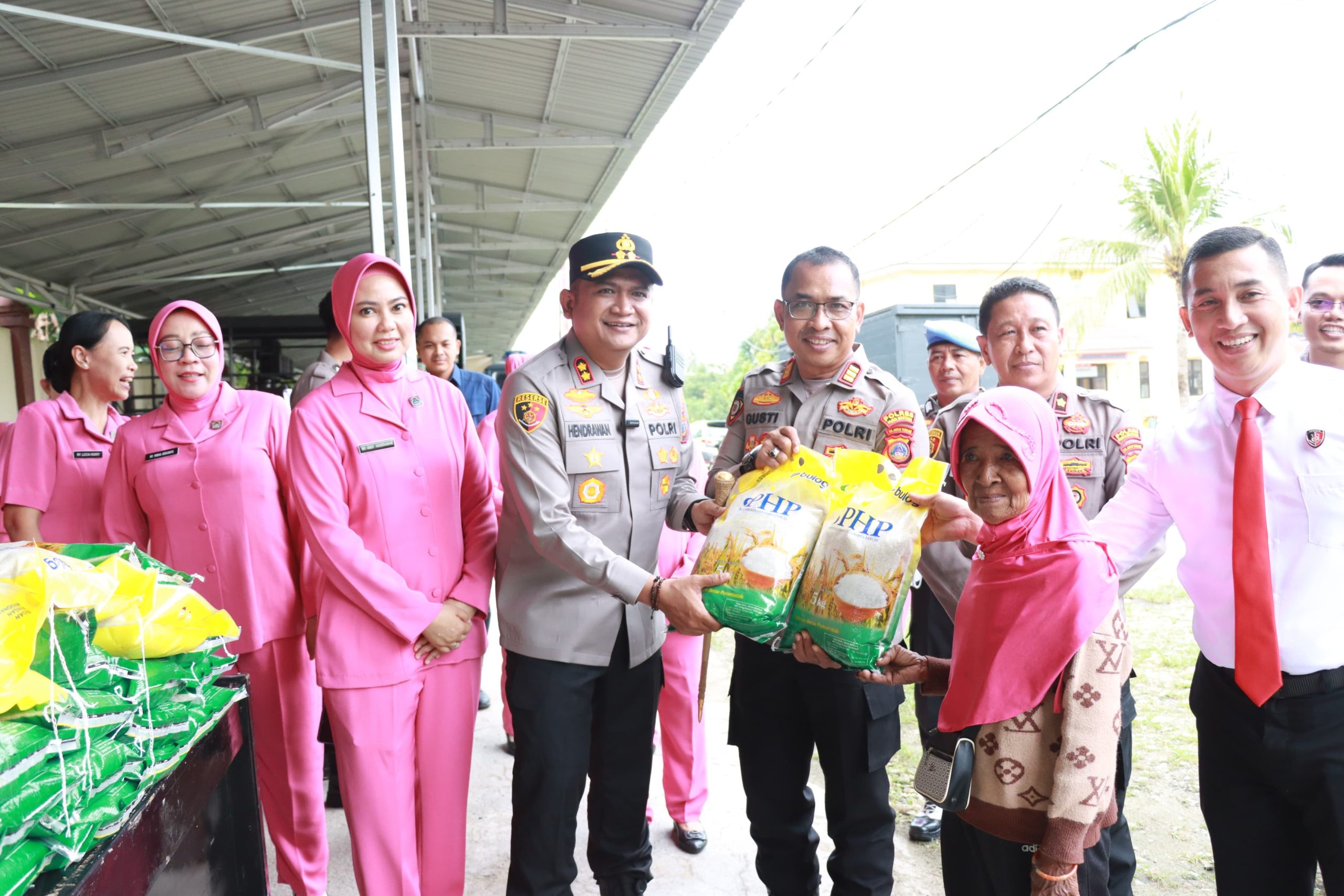 2 Ton Beras Ludes di Hari Pertama Gerakan Pangan Murah Polres Parimo