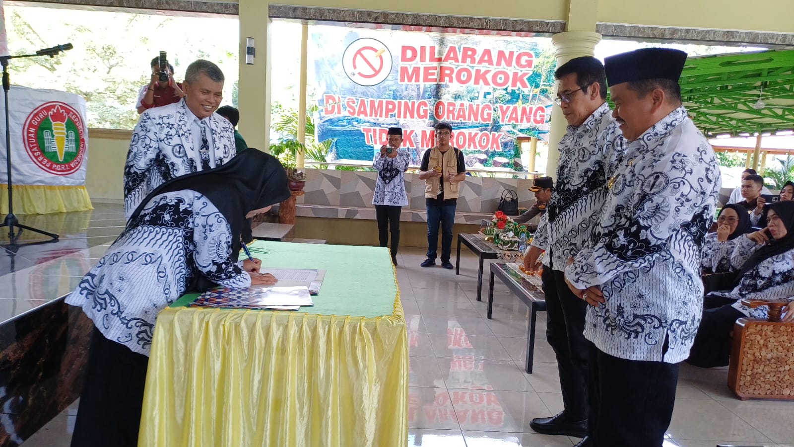 Bupati Erwin Dorong PGRI Jadi Mitra Strategis Pemerintah Majukan Pendidikan Parimo