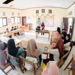 Tantangan Baru, Seniman Irwan Ajarkan Film ke Siswa SD di Parimo