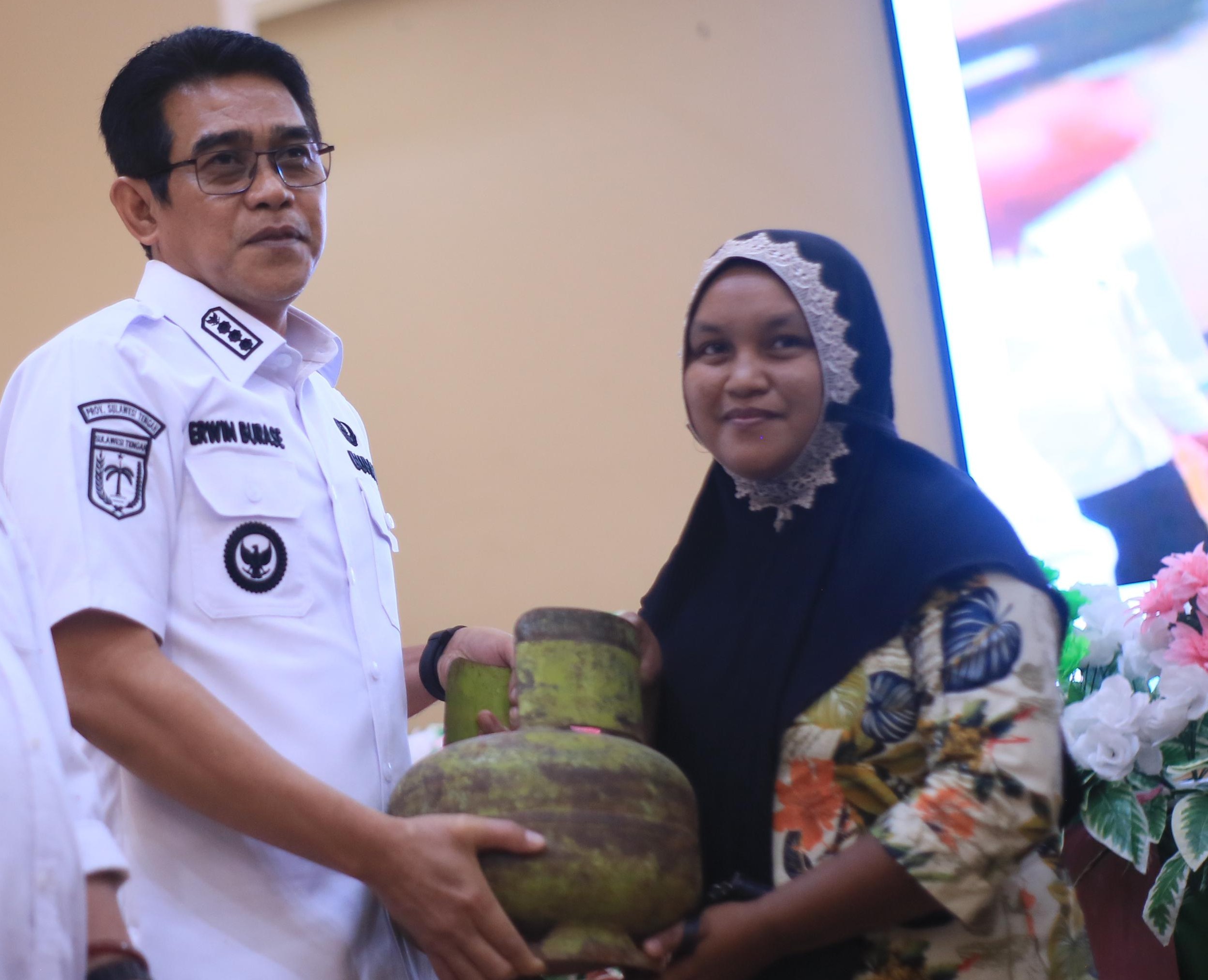 Bupati Parimo Realisasikan Janji 100 Hari Kerja, 20 Ribu KK Terima Gas LPG Gratis