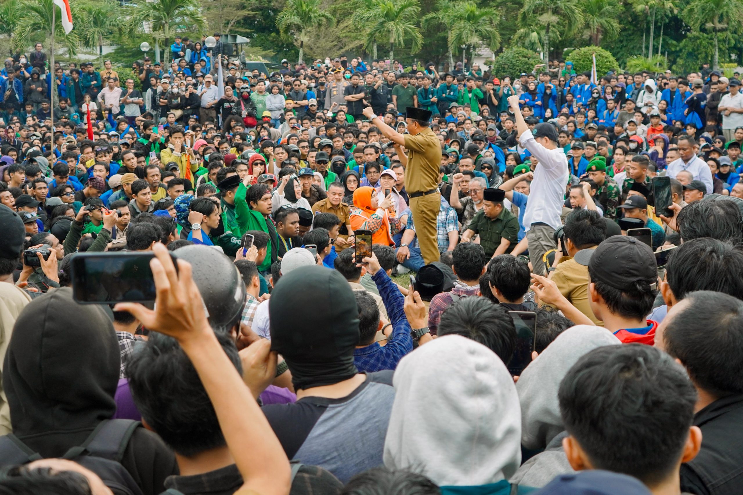 Dialog di Tengah Aksi, Sulteng Tegaskan Sikap soal Tambang dan Beasiswa