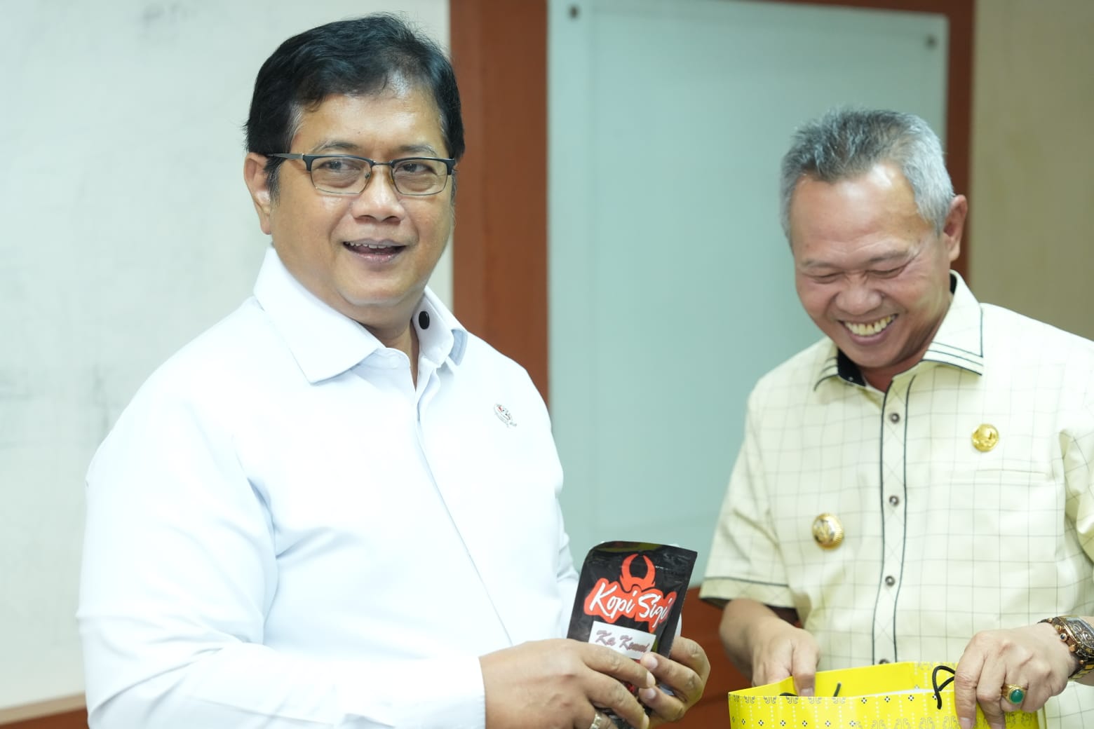 Viva Yoga Dorong Kopi dan Bawang dari Kawasan Transmigrasi Sigi Tembus Pasar Dunia