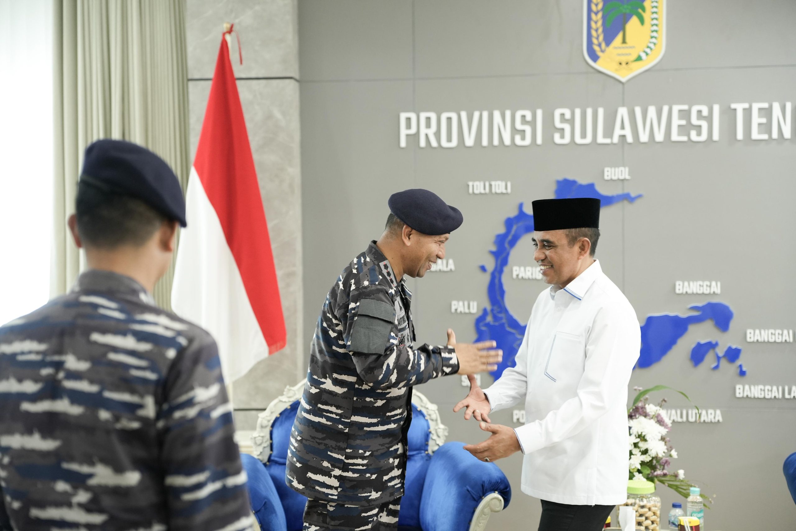 Pemprov Sulteng dan TNI AL Palu Sepakat Perkuat Pengawasan Laut Pemprov Sulteng dan TNI AL Palu Sepakat Perkuat Pengawasan Laut