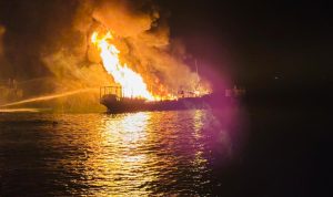 Drama Penyelamatan Korban Kebakaran Kapal KLM Maryam Indah di Perairan Luwuk Drama Penyelamatan Korban Kebakaran Kapal KLM Maryam Indah di Perairan Luwuk