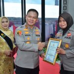 Hari Jadi ke-77, Polwan Berprestasi Terima Penghargaan dari Kapolda Sulteng