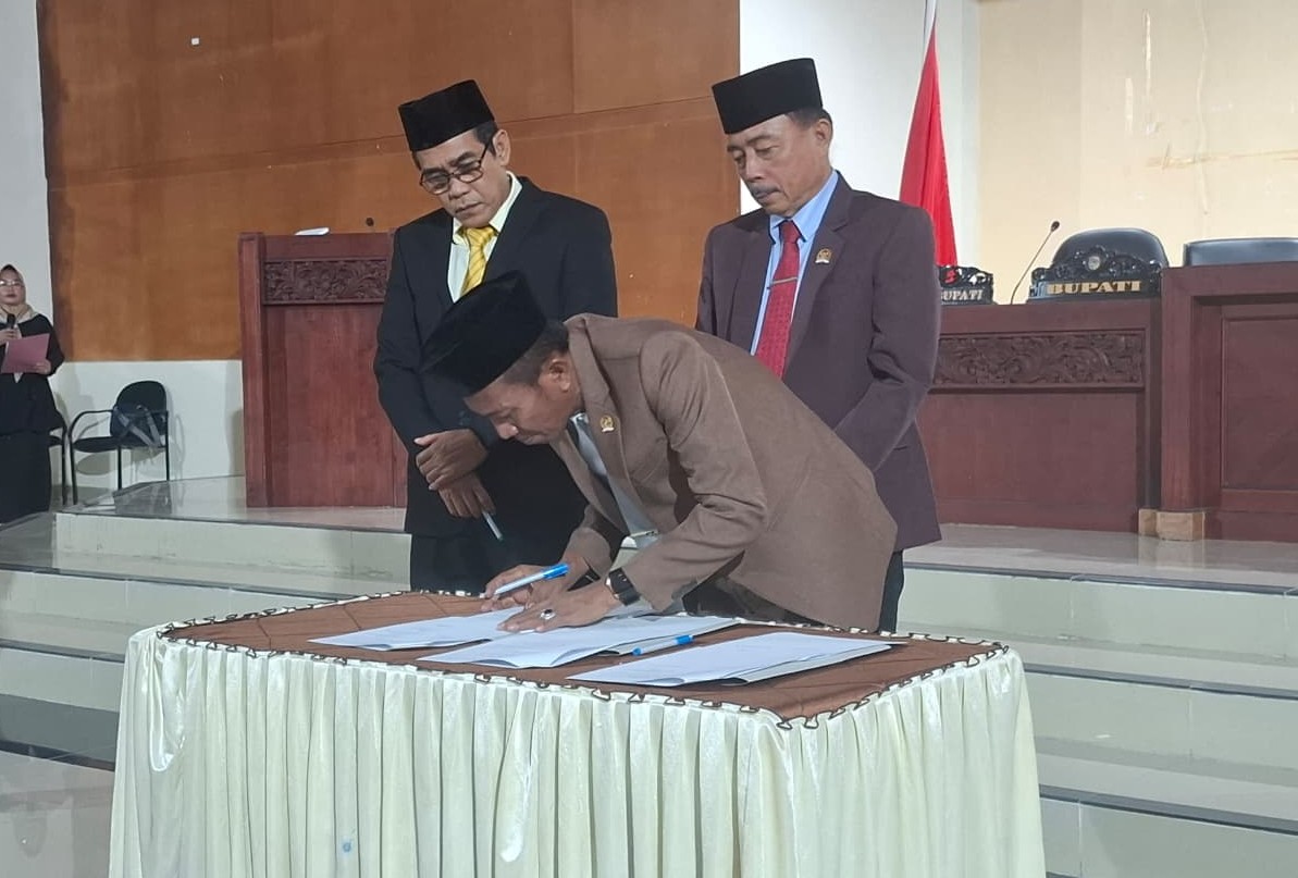 Banggar DPRD Parimo Rampung Bahas APBD-P 2025, Pendapatan Daerah Turun Rp5 Miliar
