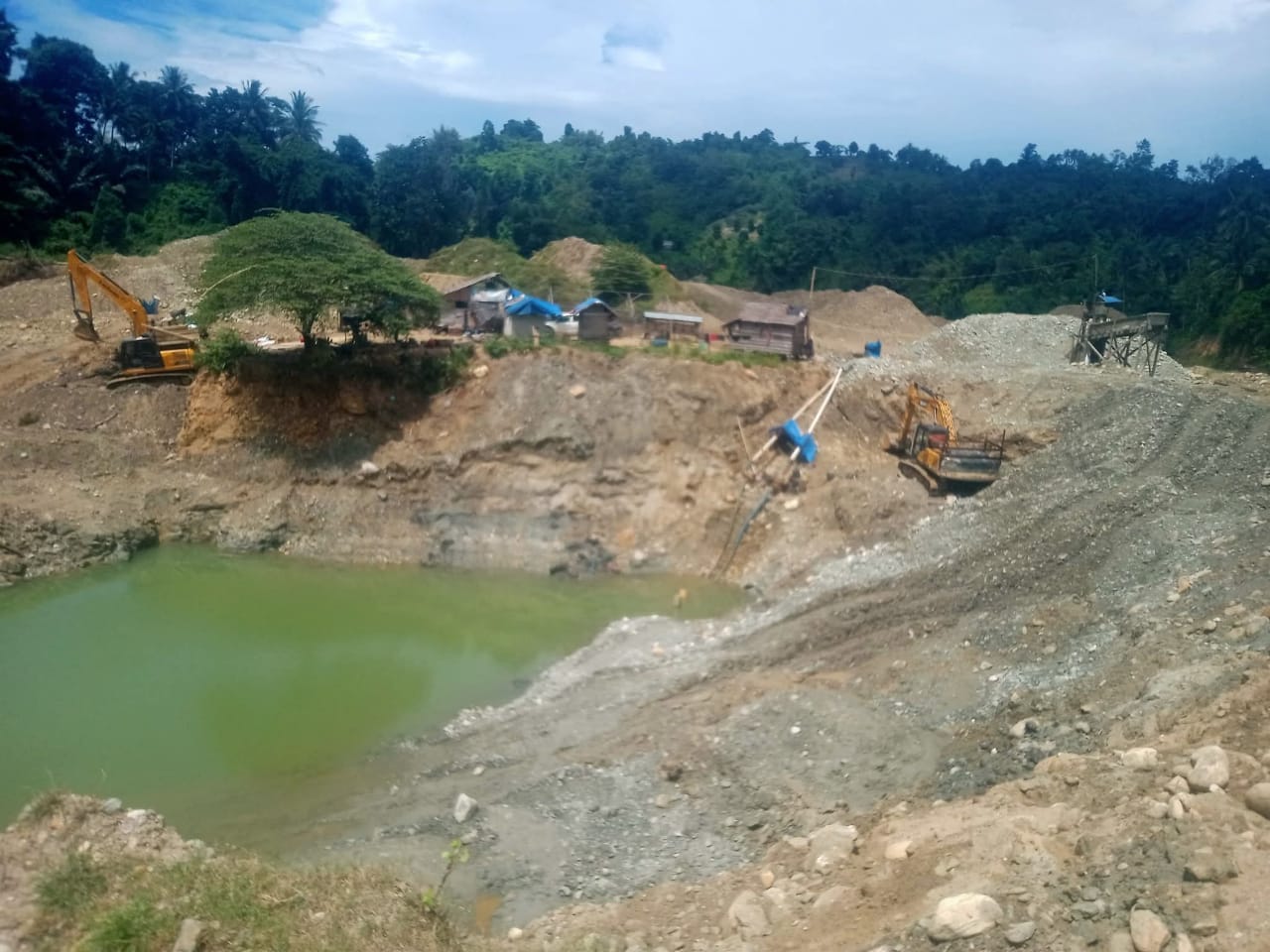 Alih-Alih Dihentikan, Alat Penambang Ilegal Moutong Justru Diminta Keruk Sungai Alih-Alih Dihentikan, Alat Penambang Ilegal Moutong Justru Diminta Keruk Sungai
