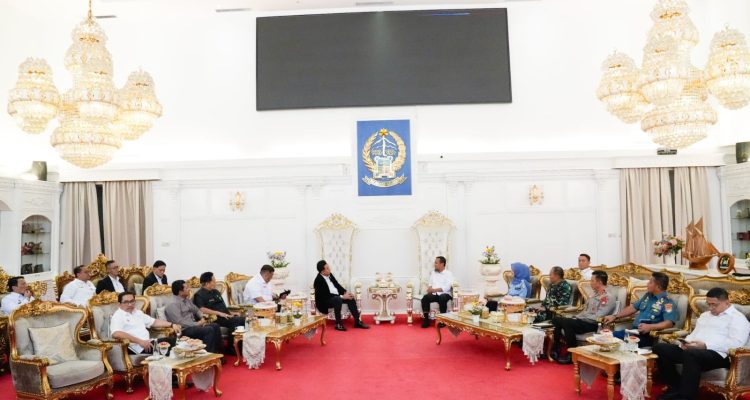 Menko Yusril Tegaskan Penegakan Hukum Pasca Kerusuhan Makassar Tetap Berbasis HAM