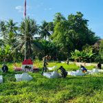 TNI Tanamkan Nilai Perjuangan Pahlawan Lewat Aksi Bersih Taman Makam Masigi