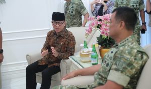 Mendes Yandri Dorong Pemerataan Ekonomi Lewat Kolaborasi dengan TNI Mendes Yandri Dorong Pemerataan Ekonomi Lewat Kolaborasi dengan TNI