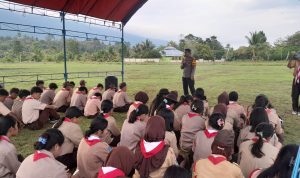 Polisi Masuk Sekolah, Satgas Madago Raya Bentuk Karakter Pelajar Poso Lewat Pramuka