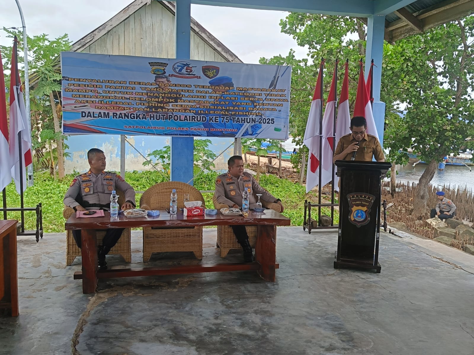 Penyaluran Beras Warnai HUT ke-75 Polairud di Parimo