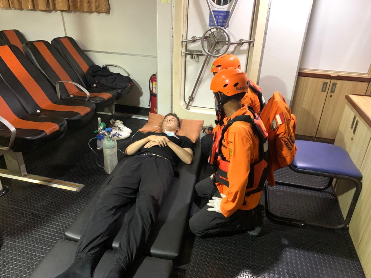 Tim SAR Gabungan Selamatkan ABK Kapal Asing di Perairan Donggala Tim SAR Gabungan Selamatkan ABK Kapal Asing di Perairan Donggala