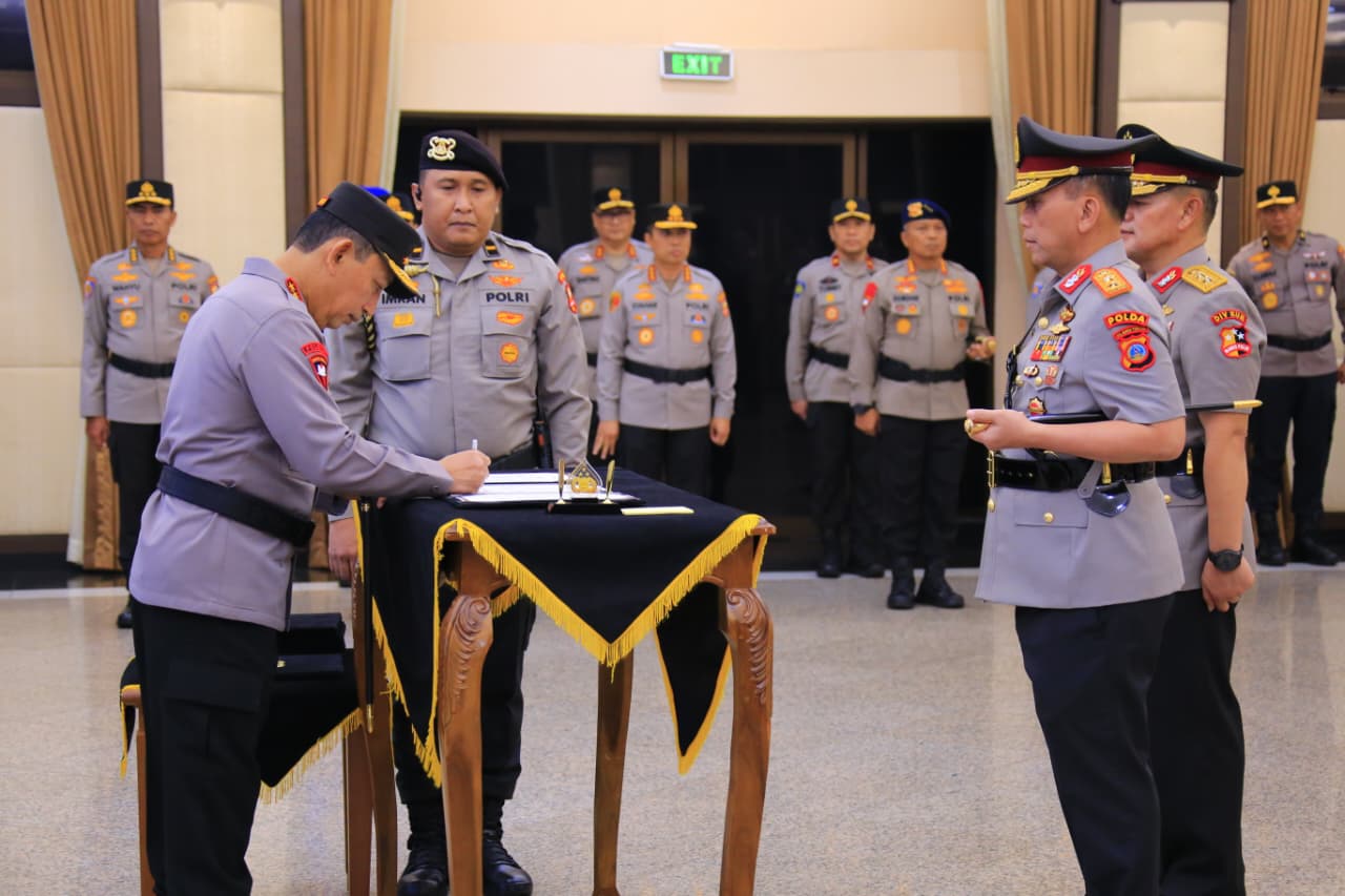 Kepemimpinan Baru di Polda Sulteng, Diharapkan Perkuat Sinergi Keamanan Daerah Kepemimpinan Baru di Polda Sulteng, Diharapkan Perkuat Sinergi Keamanan Daerah