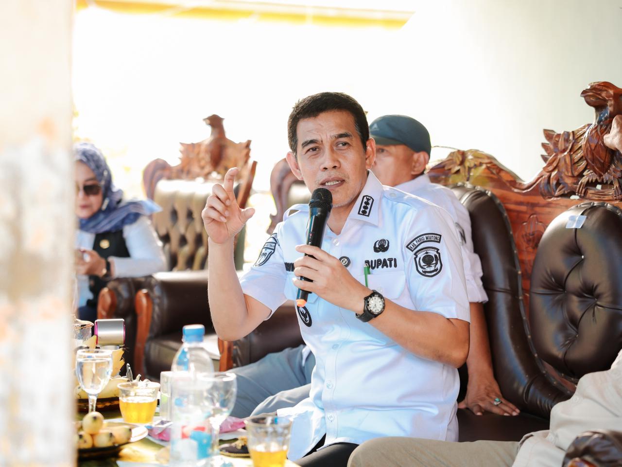 Revisi RTRW Parimo, Bupati Erwin Minta Wilayah Pertanian Tidak Tersentuh Tambang Revisi RTRW Parimo, Bupati Erwin Minta Wilayah Pertanian Tidak Tersentuh Tambang