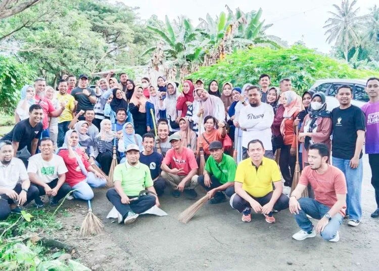 ASN Bapenda Parimo Gelar Aksi Bersih di Pasar Sentral Dukung Program Jumat Berkah