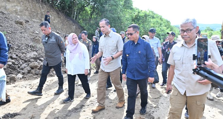 Menteri Transmigrasi Tinjau Pembangunan Kampus Patriot di Sigi