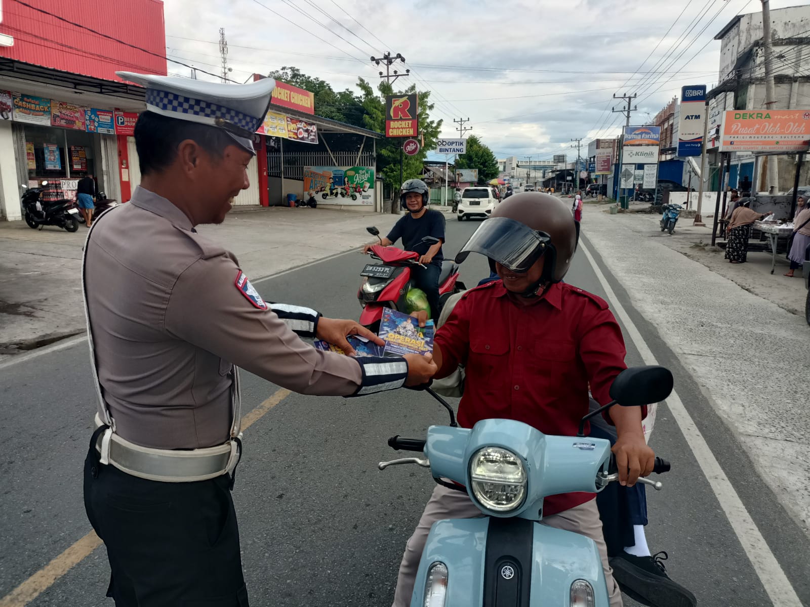Pilih Pendekatan Humanis di Ops Zebra, Polres Parimo Edukasi Pengendara