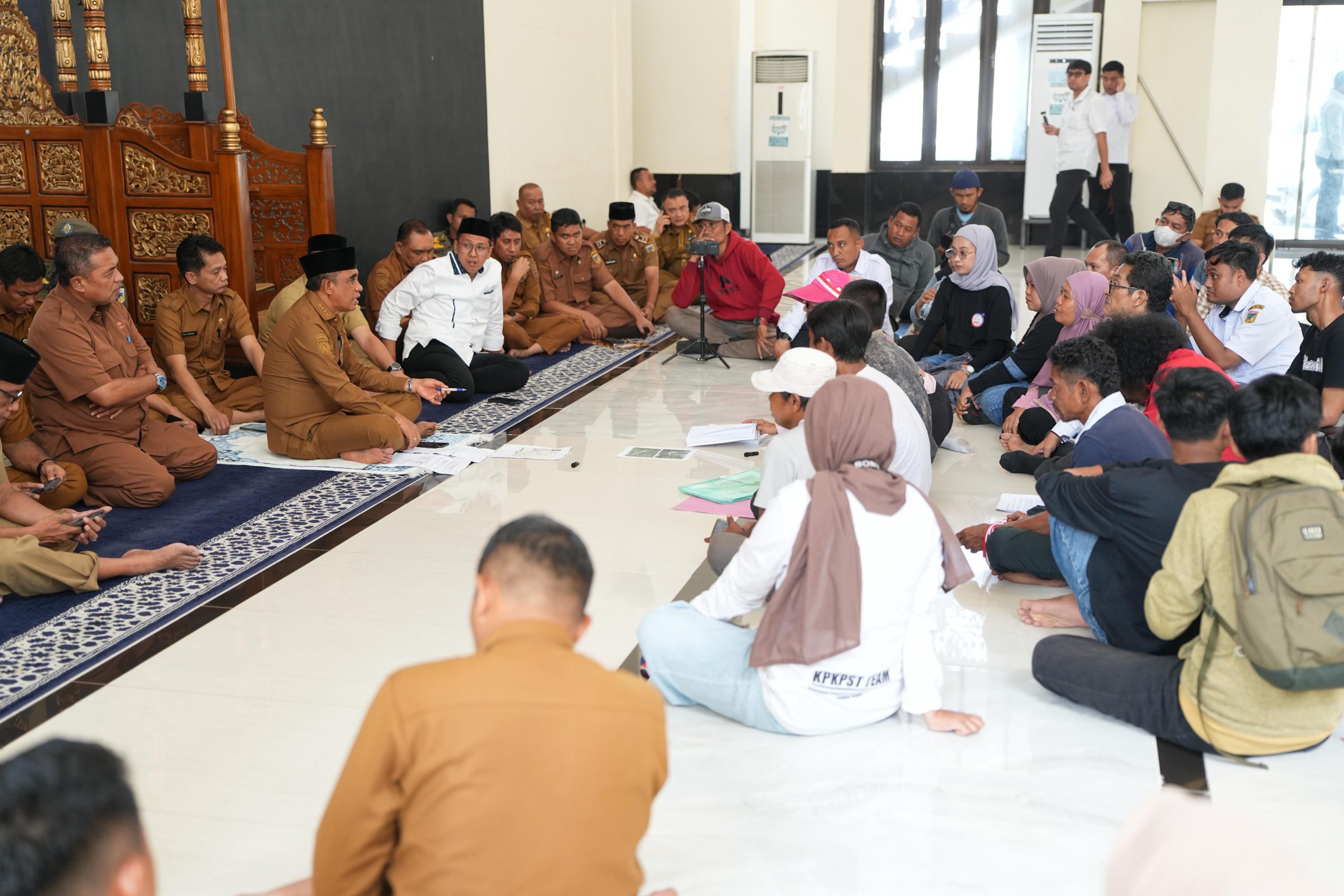 Gubernur Sulteng Janji Evaluasi Izin Tambang Usai Aksi Warga Loli Oge