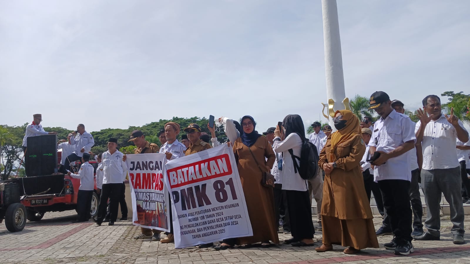 Ratusan Kades di Parimo Desak PMK 81/2025 Dicabut, Tuntut Kepastian Gaji Aparatur Desa