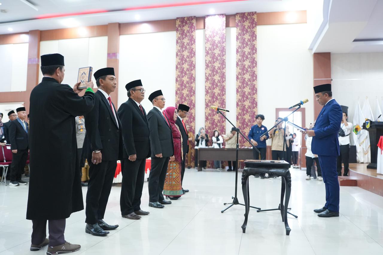 Lantik Komisioner KI Sulteng, Gubernur Anwar Hafid Dorong Integrasi Layanan Digital