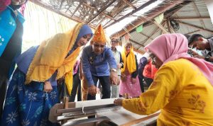 Towale Disiapkan Jadi Poros Ekonomi Kreatif, Tenun Donggala Bidik Pasar Dunia